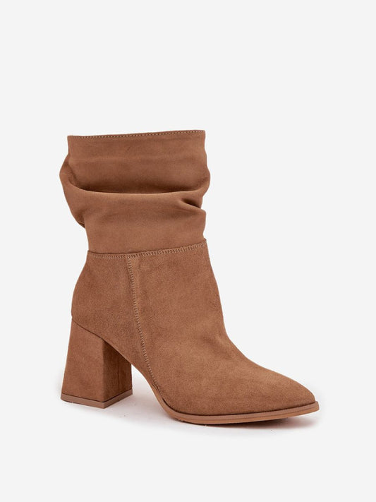 Botine cu toc Step in style, Model 220195, Bej - material piele naturală de căprioară  Căptușeală simțit  Footbed simțit  Înălţimea carâmbului 17.5 cm Înălţimea tocului 8 cm