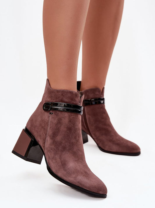 Botine cu toc Step in style, Model 220198, Maro - material piele naturală de căprioară  Căptușeală pătură de pantofi  Footbed pătură de pantofi  Înălţimea carâmbului 12 cm Înălţimea tocului 7 cm