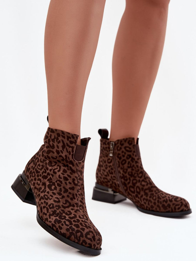 Botine cu toc Step in style, Model 220201, Maro - material piele naturală de căprioară  Căptușeală pătură de pantofi  Footbed pătură de pantofi  Înălţimea carâmbului 11 cm Înălţimea tocului 4.5 cm