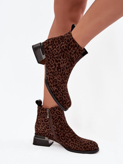 Botine cu toc Step in style, Model 220201, Maro - material piele naturală de căprioară  Căptușeală pătură de pantofi  Footbed pătură de pantofi  Înălţimea carâmbului 11 cm Înălţimea tocului 4.5 cm