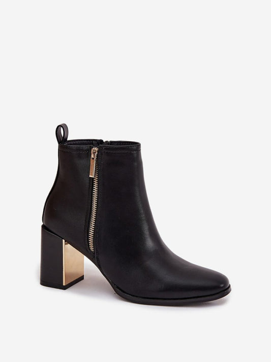 Botine cu toc Step in style, Model 220692, Negru - material imitație de piele  Footbed imitație de piele  Înălţimea carâmbului 11 cm Înălţimea tocului 8 cm