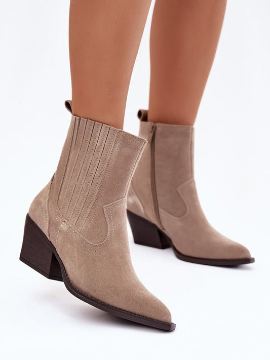 Botine cu toc Step in style, Model 222487, Bej - material piele naturală de căprioară  Căptușeală pătură de pantofi  Footbed pătură de pantofi  Înălţimea carâmbului 15 cm Înălţimea tocului 6.5 cm