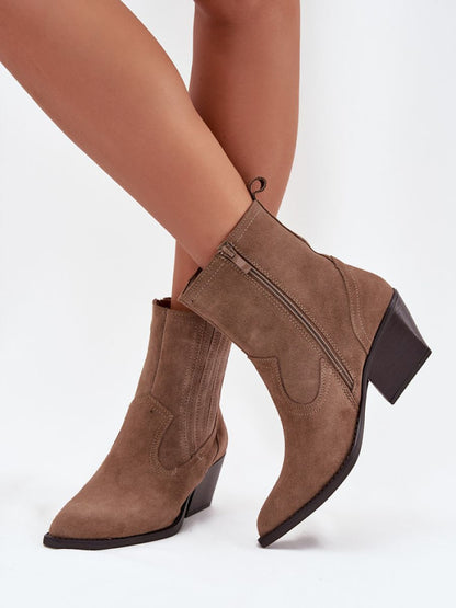 Botine cu toc Step in style, Model 222510, Bej - material piele naturală de căprioară  Căptușeală pătură de pantofi  Footbed pătură de pantofi  Înălţimea carâmbului 15 cm Înălţimea tocului 6.5 cm