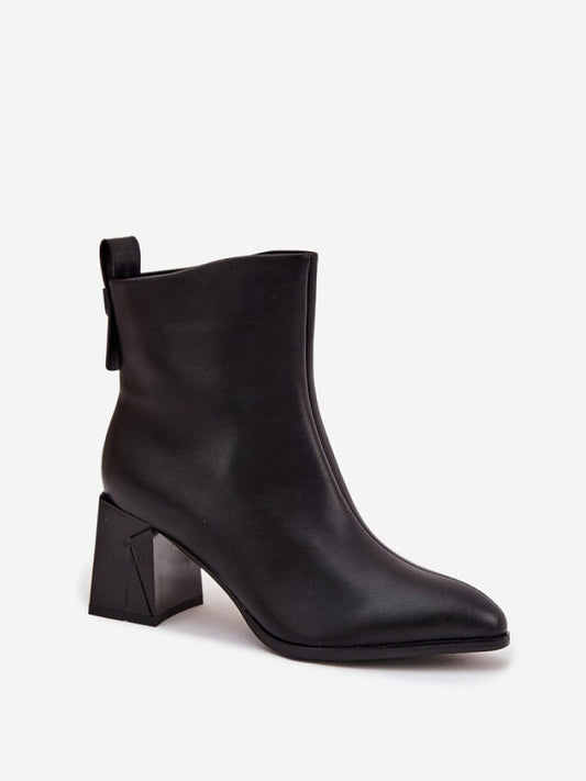 Botine cu toc Step in style, Model 222517, Negru - material piele naturala  Căptușeală pătură de pantofi  Footbed pătură de pantofi  Înălţimea carâmbului 12 cm Înălţimea tocului 7 cm