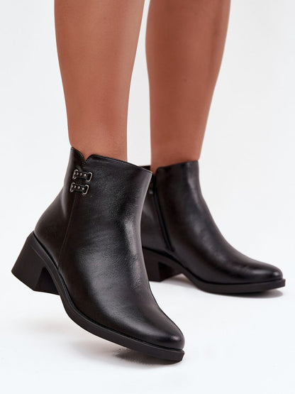 Botine cu toc Step in style, Model 222522, Negru - material imitație de piele  Căptușeală blană  Footbed blană  Înălţimea carâmbului 12 cm Înălţimea tocului 6 cm