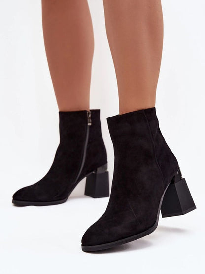 Botine cu toc Step in style, Model 222952, Negru - material piele naturala  Căptușeală pătură de pantofi  Footbed pătură de pantofi  Înălţimea carâmbului 12.5 cm Înălţimea tocului 8.5 cm