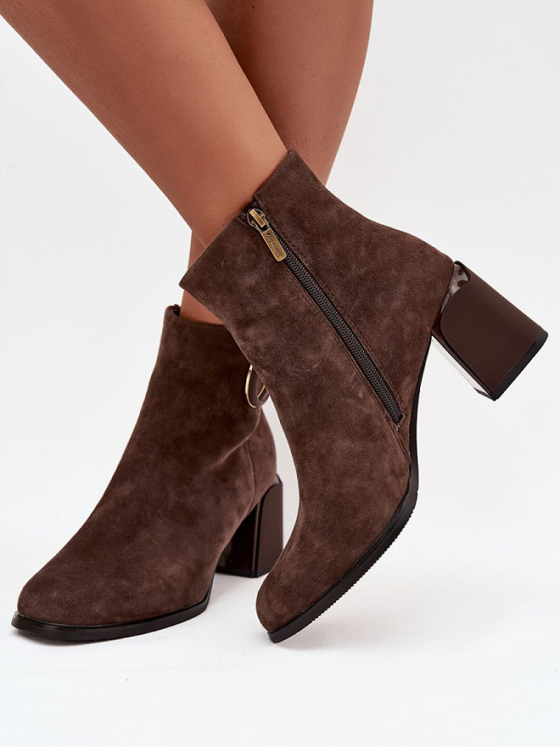 Botine cu toc Step in style, Model 222973, Maro - material piele naturală de căprioară  Căptușeală pătură de pantofi  Footbed pătură de pantofi  Înălţimea carâmbului 11.5 cm Înălţimea tocului 7 cm