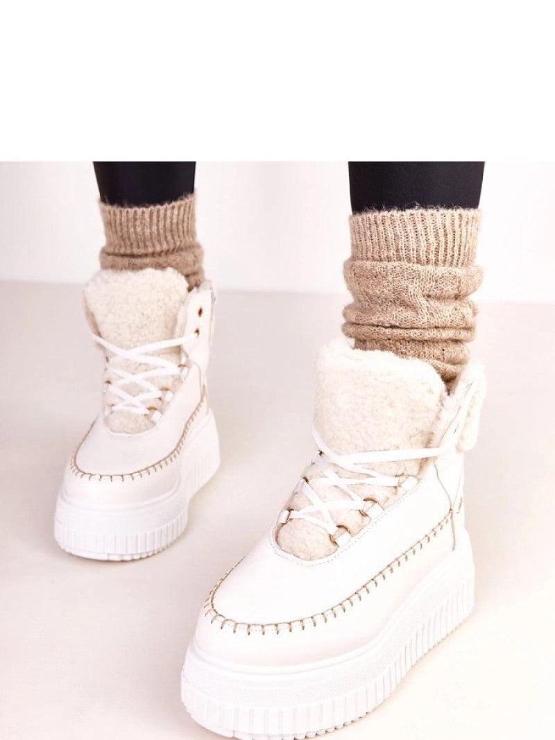 Botine sport Solea, Model 219937, Alb - material imitație de piele  Căptușeală blană  Footbed pânză  Înălţimea carâmbului 12 cm Înălţimea platformei 6.5 cm