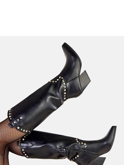 Cizme cu toc Solea, Model 219648, Negru - material imitație de piele  Footbed plastic  Înălţimea carâmbului 35 cm Înălţimea tocului 7 cm