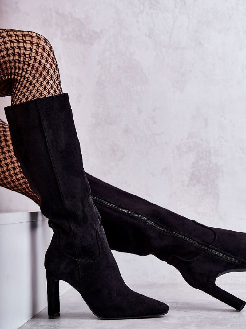 Cizme cu toc Step in style, Model 173449, Negru - material piele artificiala piele  Căptușeală nu  Footbed imitație de piele  Înălţimea carâmbului 34 cm Înălţimea tocului 9.5 cm