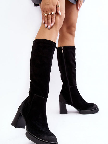 Cizme cu toc Step in style, Model 189037, Negru - material piele naturală de căprioară  Căptușeală pătură de pantofi  Footbed pânză  Înălţimea carâmbului 37 cm Înălţimea tocului 8 cm Înălţimea platformei 2 cm