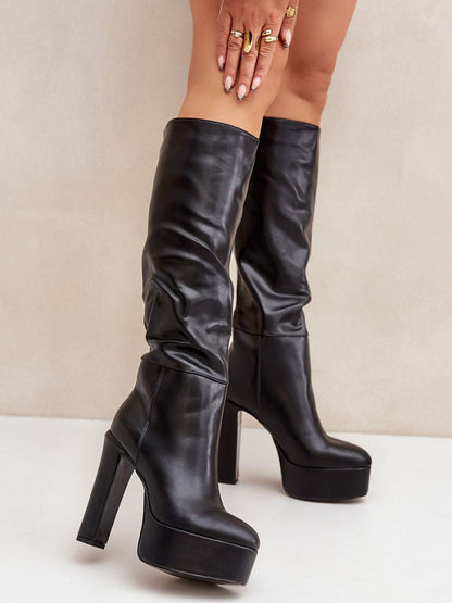 Cizme cu toc Step in style, Model 204663, Negru - material imitație de piele  Căptușeală pătură de pantofi  Footbed pătură de pantofi  Înălţimea carâmbului 41 cm Înălţimea tocului 13.5 cm Înălţimea platformei 4.5 cm