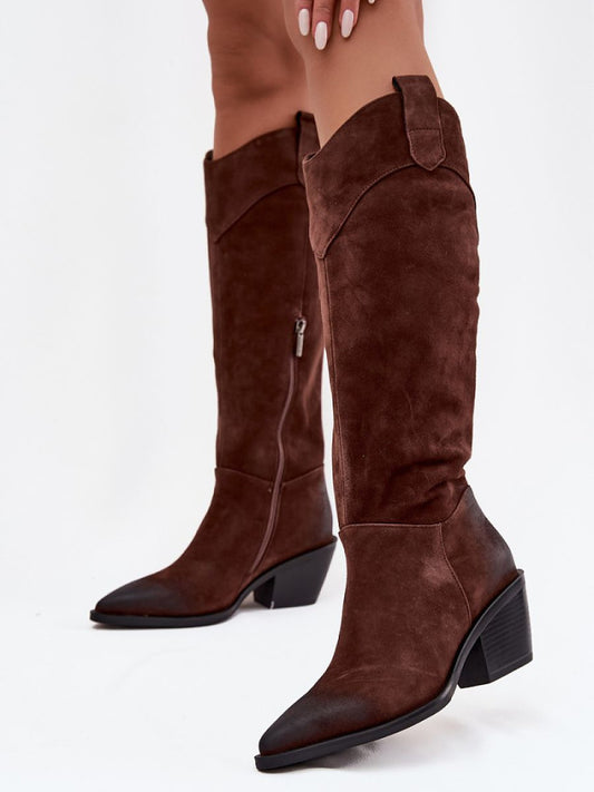 Cizme cu toc Step in style, Model 219399, Maro - material piele naturală de căprioară  Căptușeală pătură de pantofi  Footbed pătură de pantofi  Înălţimea carâmbului 39.5 cm Înălţimea tocului 6.5 cm