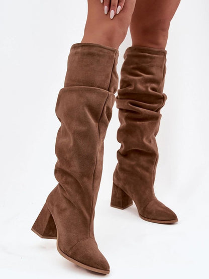 Cizme cu toc Step in style, Model 219402, Maro - material piele naturală de căprioară  Căptușeală pătură de pantofi  Footbed pătură de pantofi  Înălţimea carâmbului 46 cm Înălţimea tocului 8.5 cm