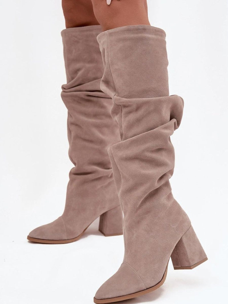 Cizme cu toc Step in style, Model 219403, Bej - material piele naturală de căprioară  Căptușeală pătură de pantofi  Footbed pătură de pantofi  Înălţimea carâmbului 46 cm Înălţimea tocului 8.5 cm