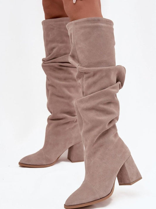 Cizme cu toc Step in style, Model 219403, Bej - material piele naturală de căprioară  Căptușeală pătură de pantofi  Footbed pătură de pantofi  Înălţimea carâmbului 46 cm Înălţimea tocului 8.5 cm