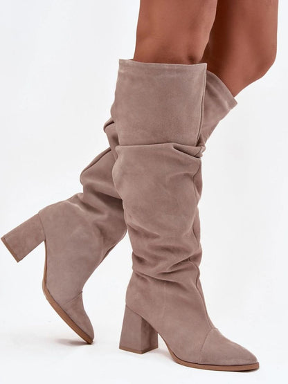 Cizme cu toc Step in style, Model 219403, Bej - material piele naturală de căprioară  Căptușeală pătură de pantofi  Footbed pătură de pantofi  Înălţimea carâmbului 46 cm Înălţimea tocului 8.5 cm