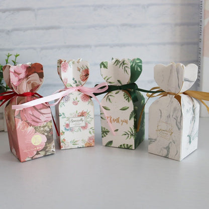 Cutie mică în formă de vază cu fundă satinată - roșu (set 50 buc) 5x5x6.5cm