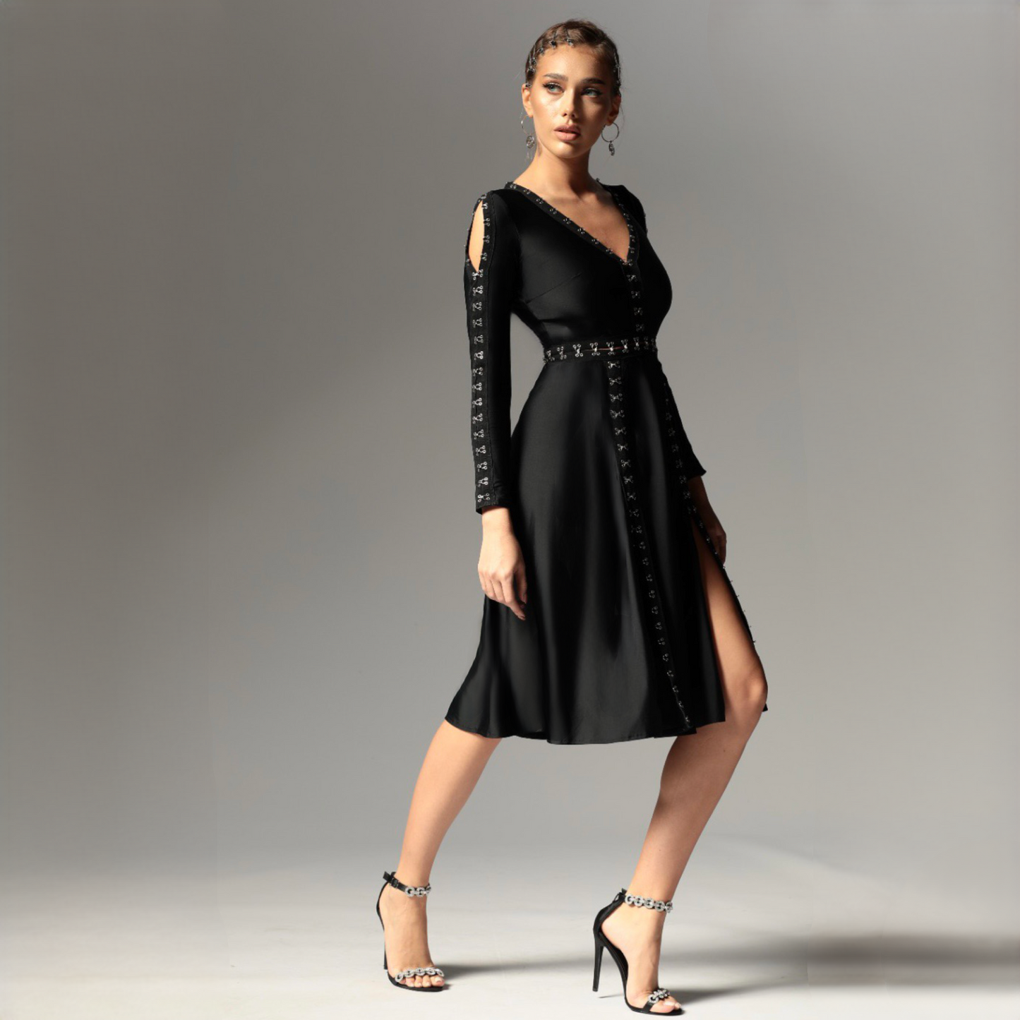 Rochie neagra midi cu umeri goi si agrafe metalice Yvette