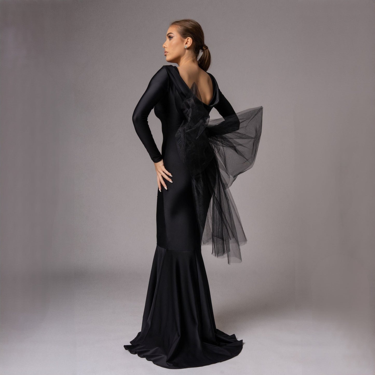 Rochie neagra sirena cu funda supradimensionata din tulle Celine