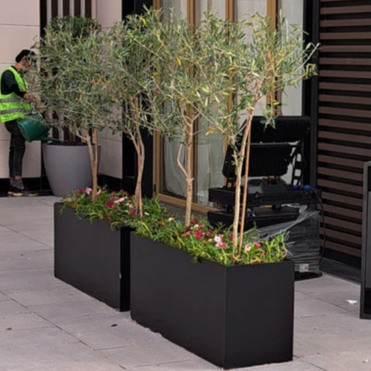 Jardinieră metalică, Naimeed D7461, elegantă, rezistentă și versatilă, Dimensiuni 110x34x25cm, Negru