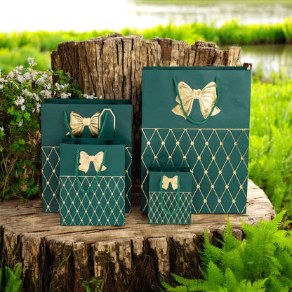 Pungi cadou cu mâner model fundă și romburi aurii 15x12x7cm - verde închis (set 12 buc)