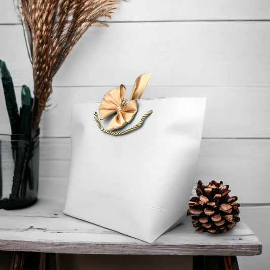 Pungi cadou cu mâner și fundă aurie - alb (set 12 buc)