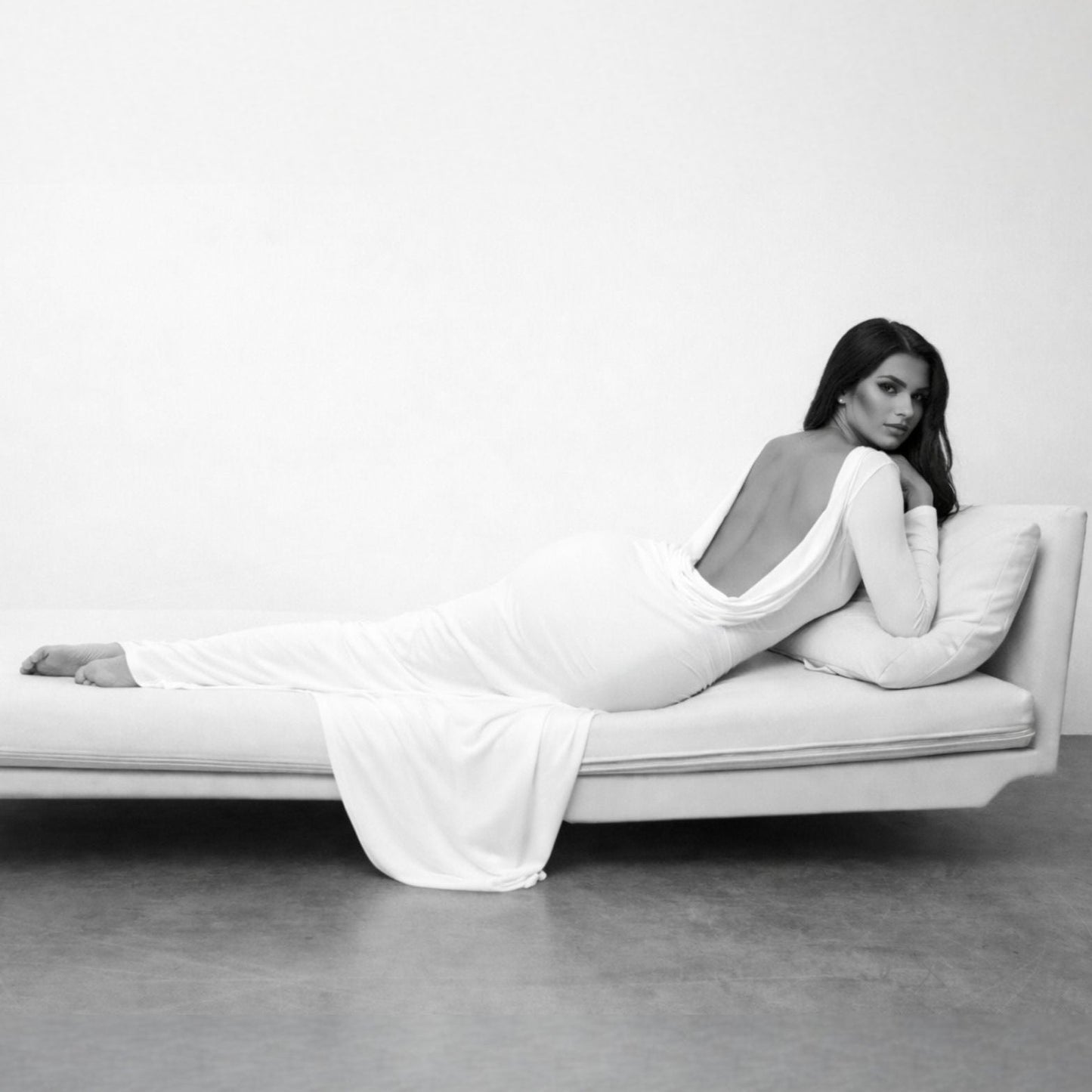 Rochie lunga neagra din bumbac de cocktail cu spatele gol si drapaje Luna