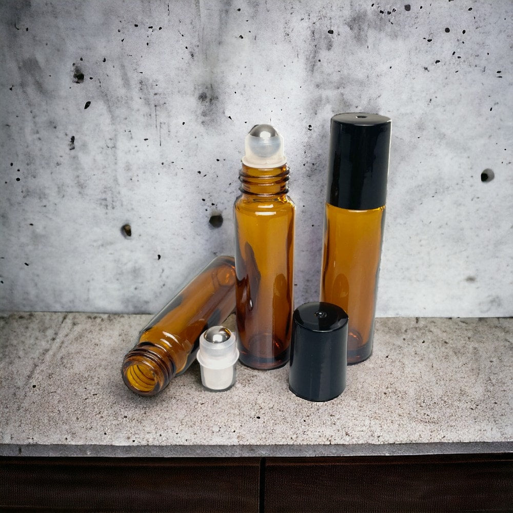 Sticluță ambră reutilizabilă cu roll on metalic și capac negru 10ml