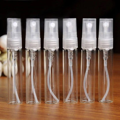 Sticluță transparentă reutilizabilă cu spray și capac